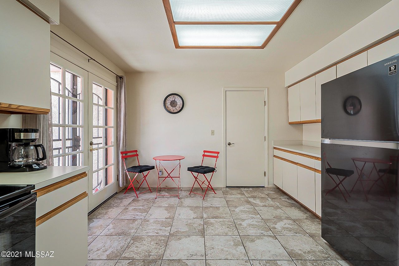 217 E Horizon Cir