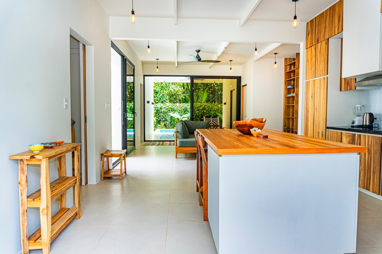 Modern Elegance Meets Tropical Lifestyle in Uvita