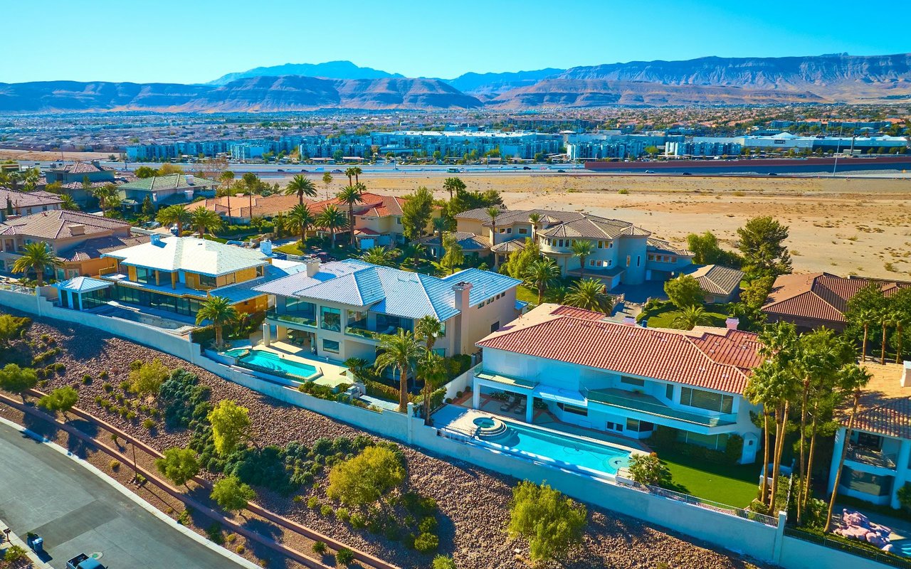 Redhawk at The Ridges