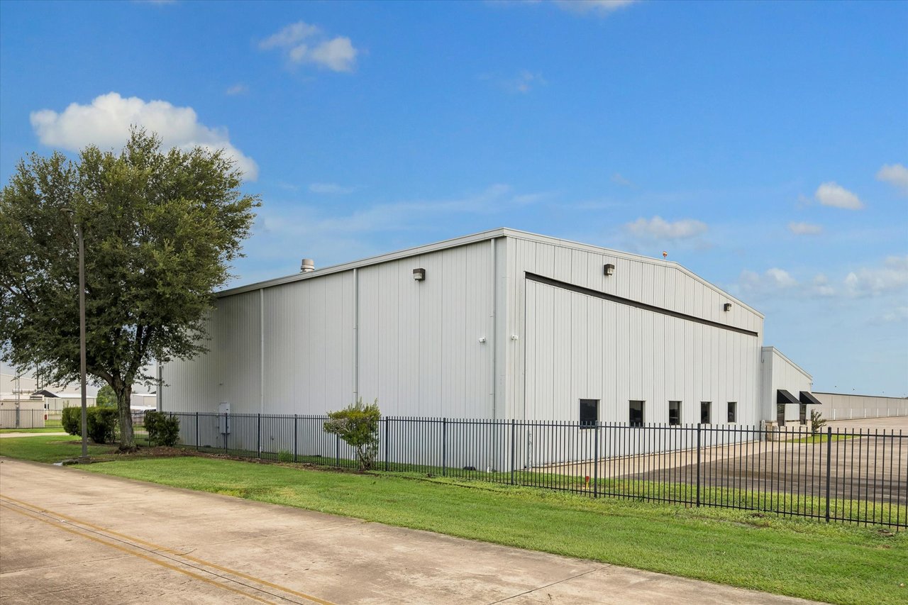 Hangar + Office - Sugar Land Regional Airport (KSGR)