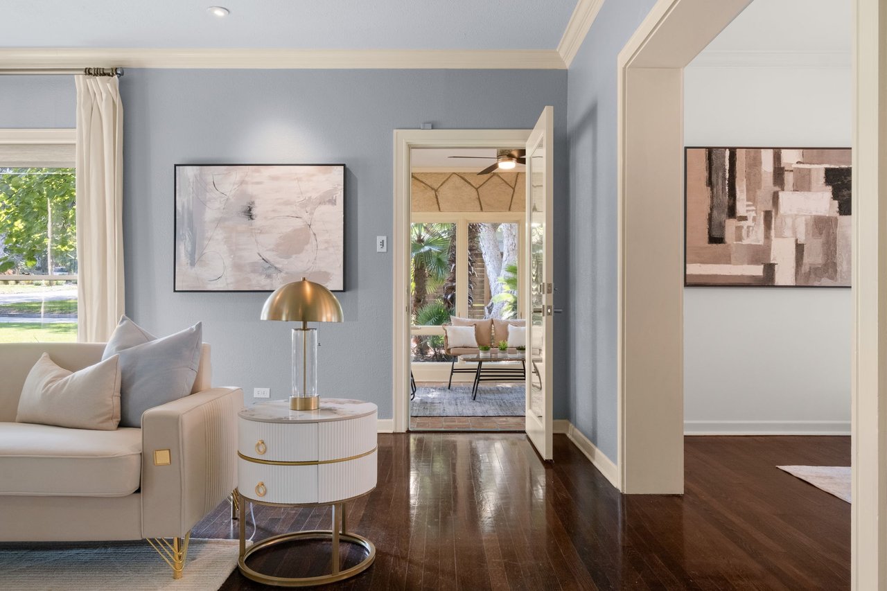 Luxury Property in Olmos Park