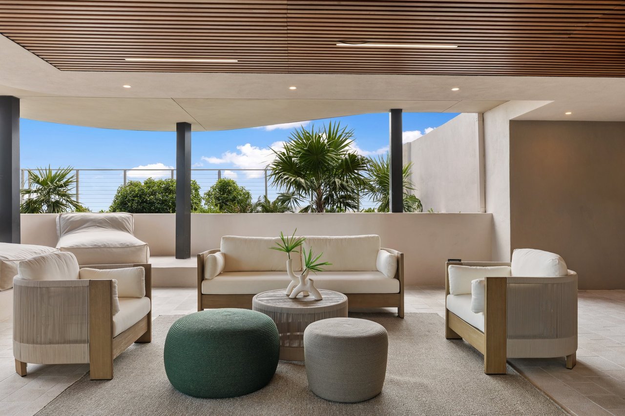 Arbor Coconut Grove residents lounge with pendant lighting and seating