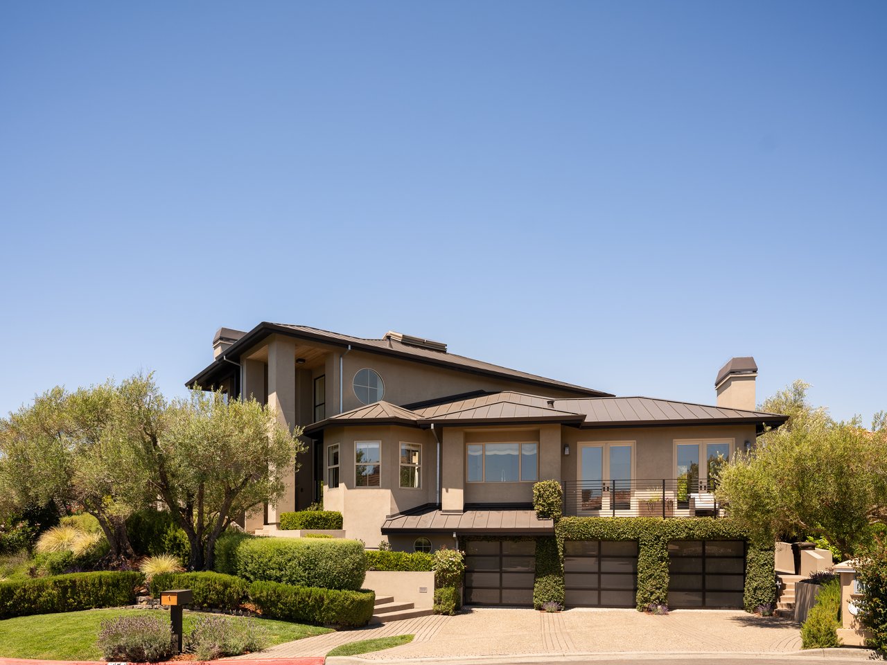 Architectural Modernism, Bay Views, and Exceptional Outdoor Living