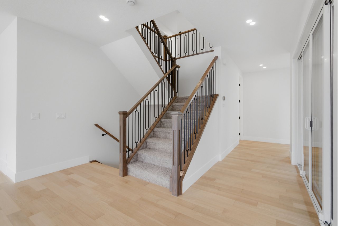 378 Bessborough Drive SW