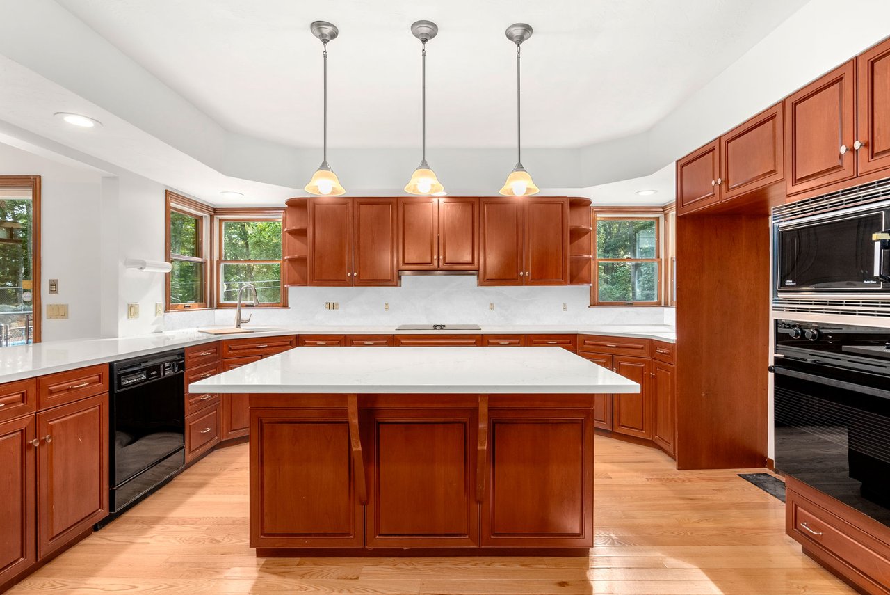 4 Leslie Rd