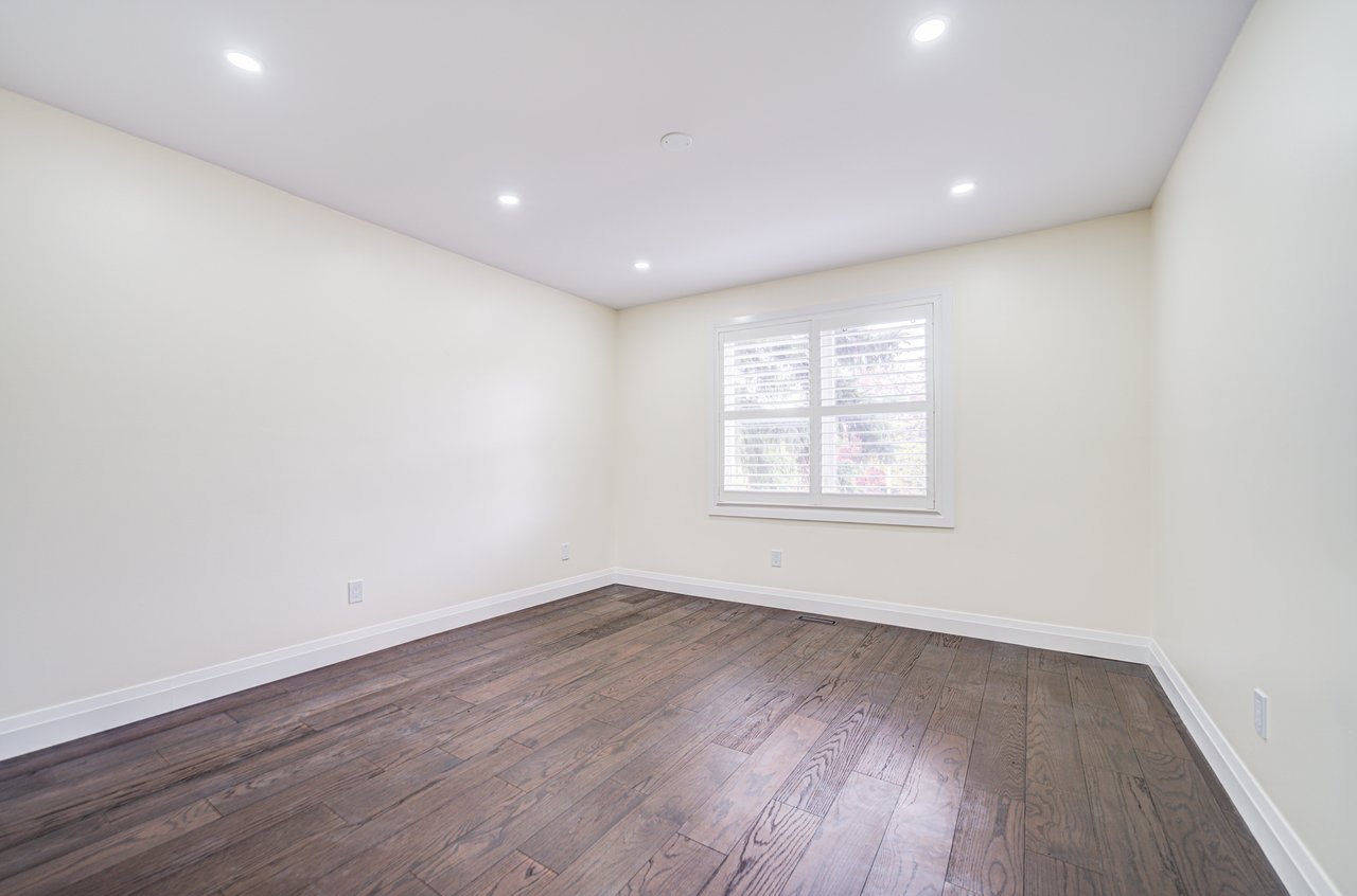 1126 Berkshire Crt