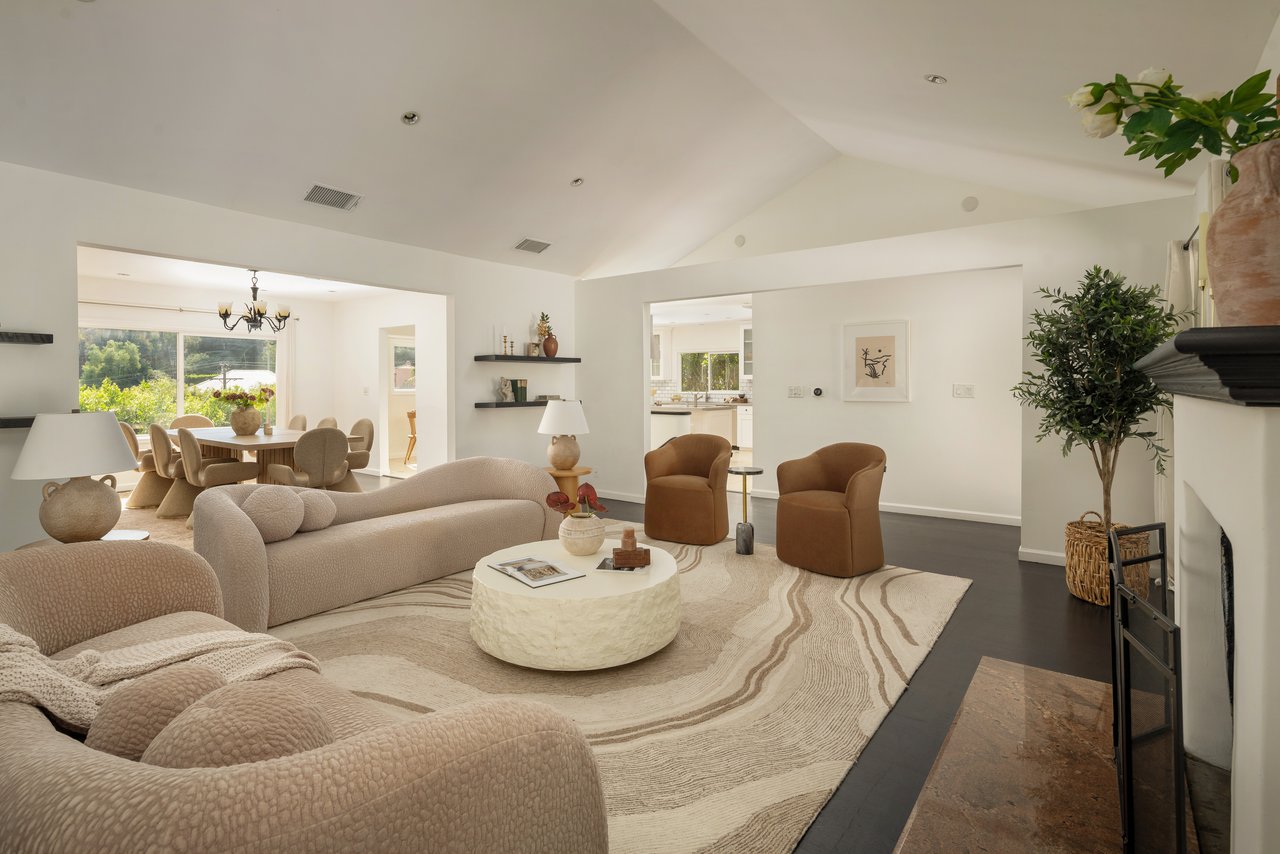 9146 St Ives Dr, Sunset Strip
