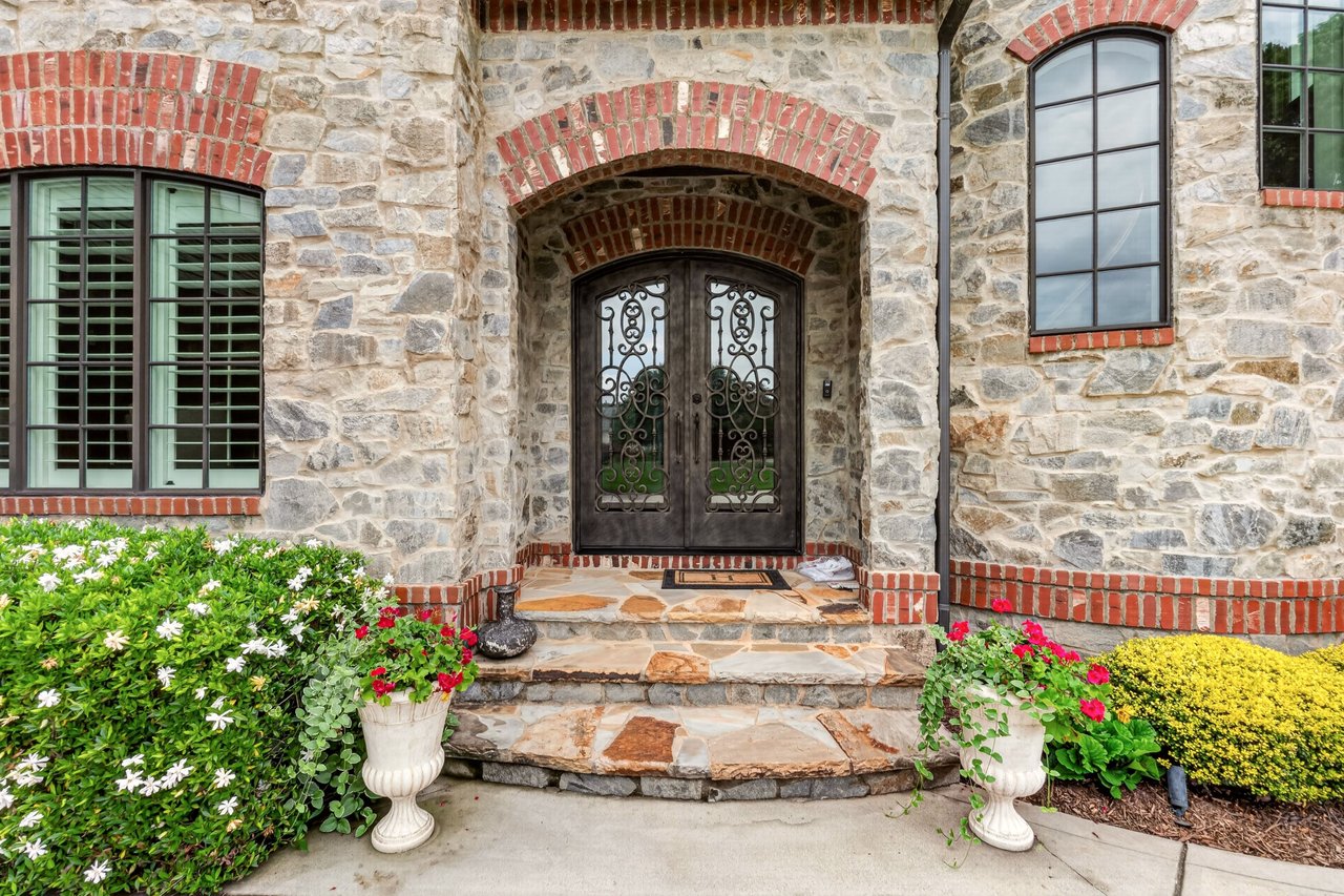 Private Exclusive Listing