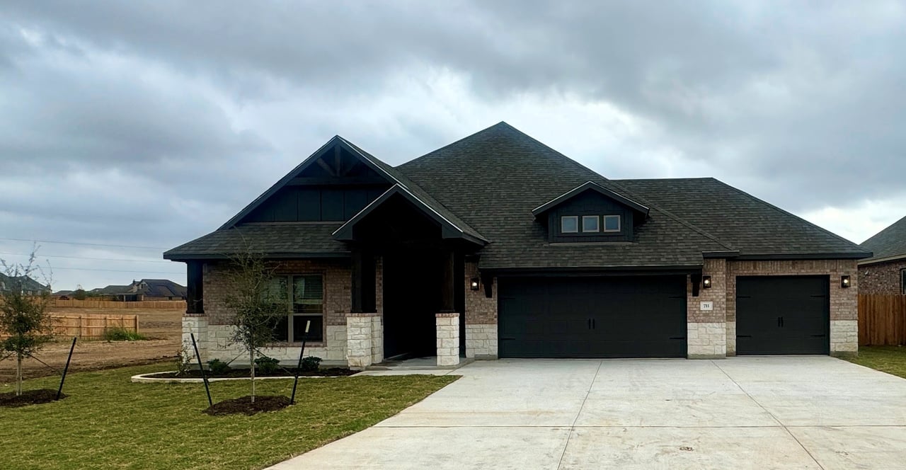 711 Saddlehorn Dr