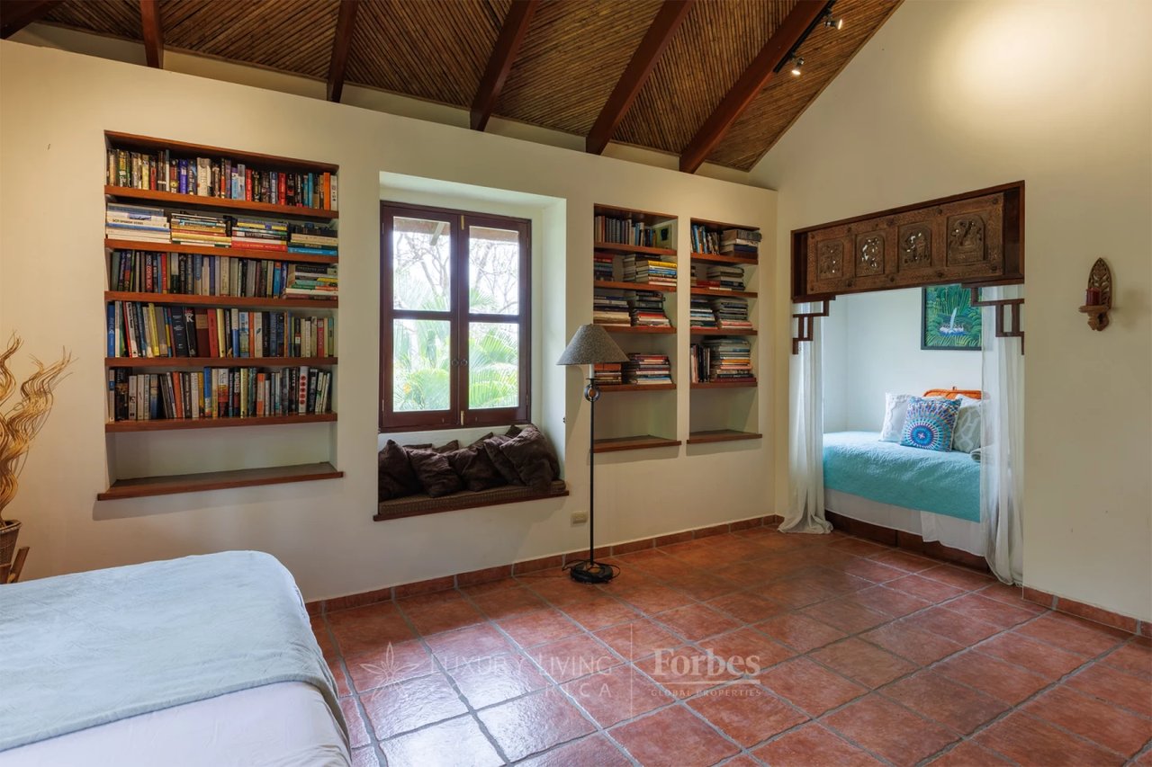 20875 - Villa Plumeria: Atenas, 3.8 Ha with Pool, Coffee Plantation & Views