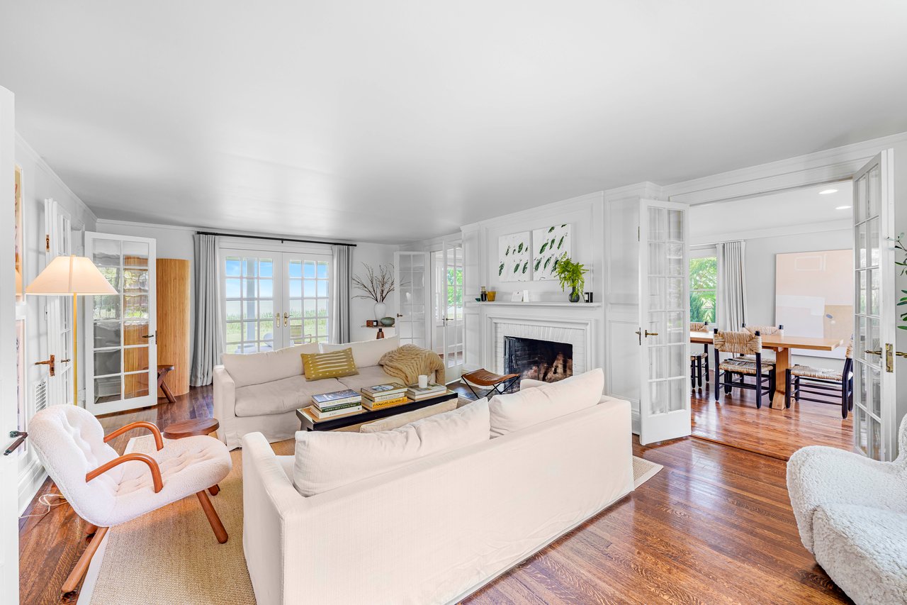 AN ELEGANT WATERFRONT ESCAPE