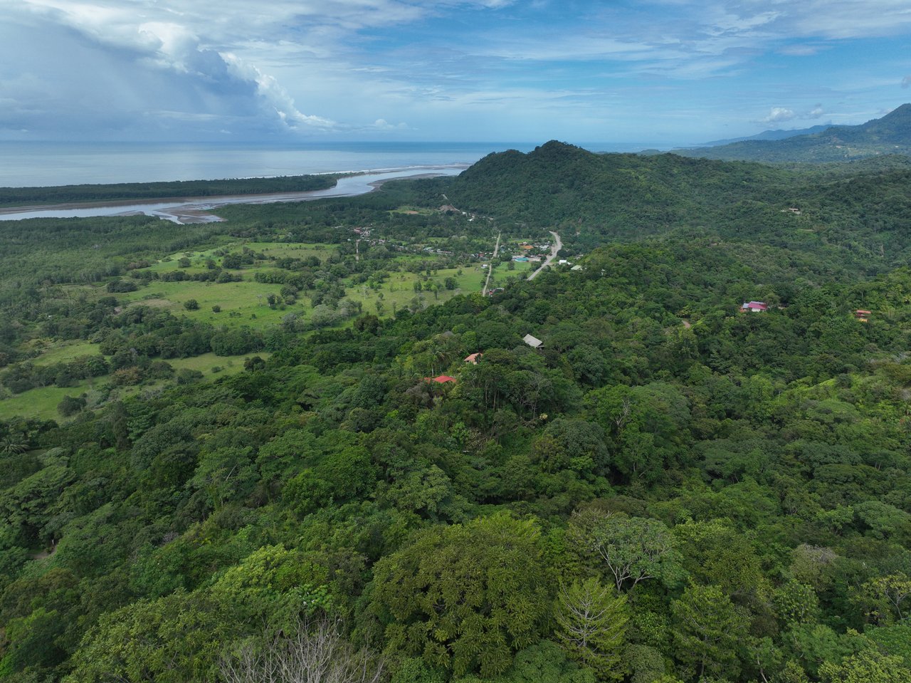 Los Cerritos Farm – 6.4 Acres of Ocean & Mountain Serenity