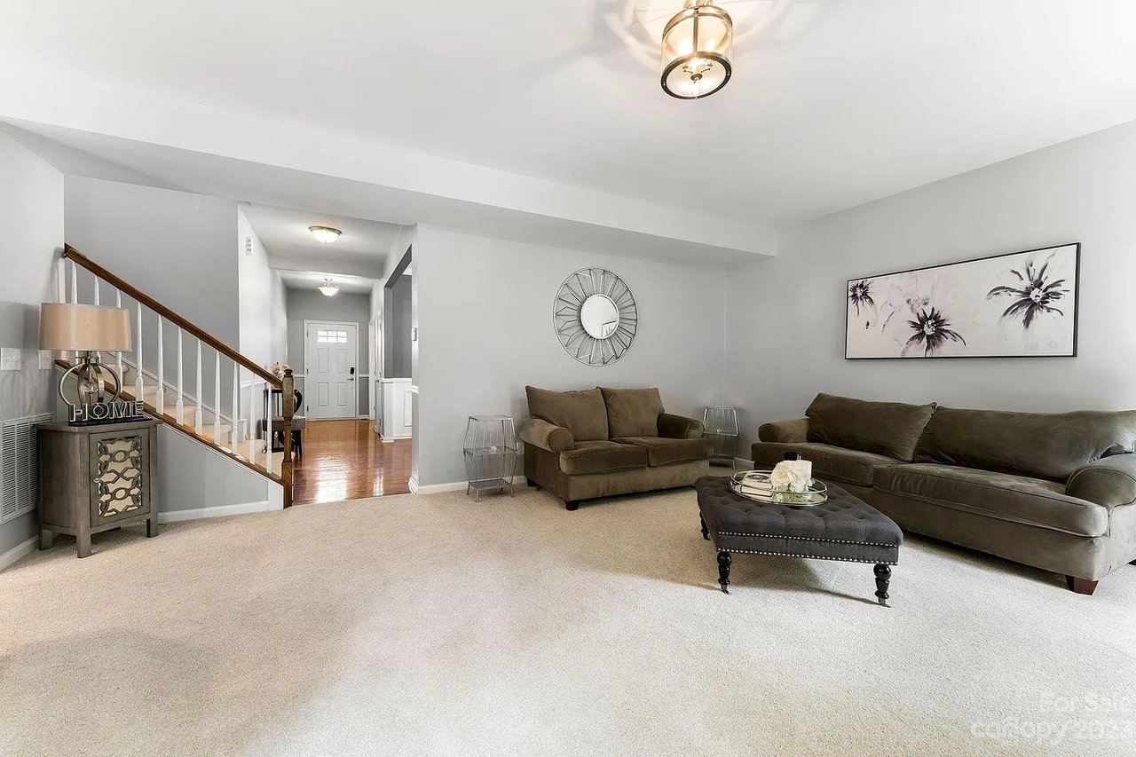 12713 Brady Dr