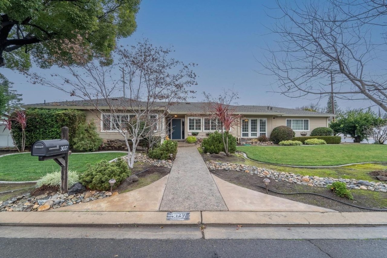 3037 Fredricksburg Wy