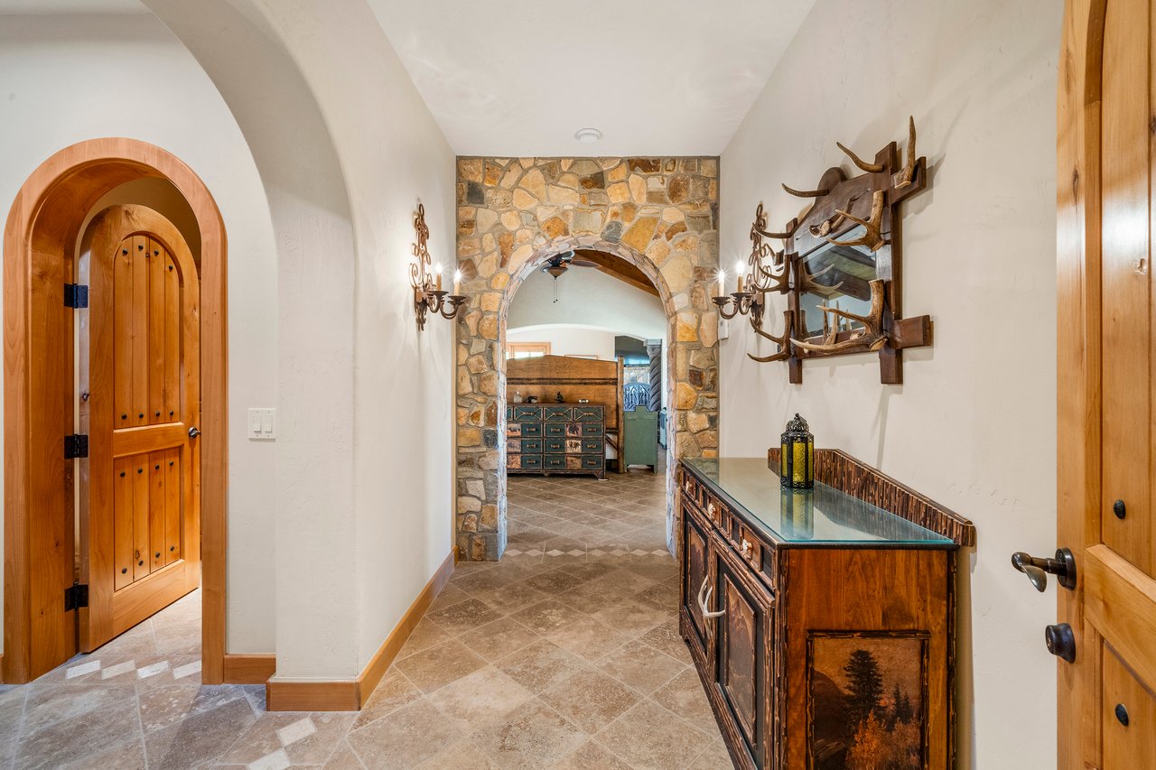 41290 Avenida Delores