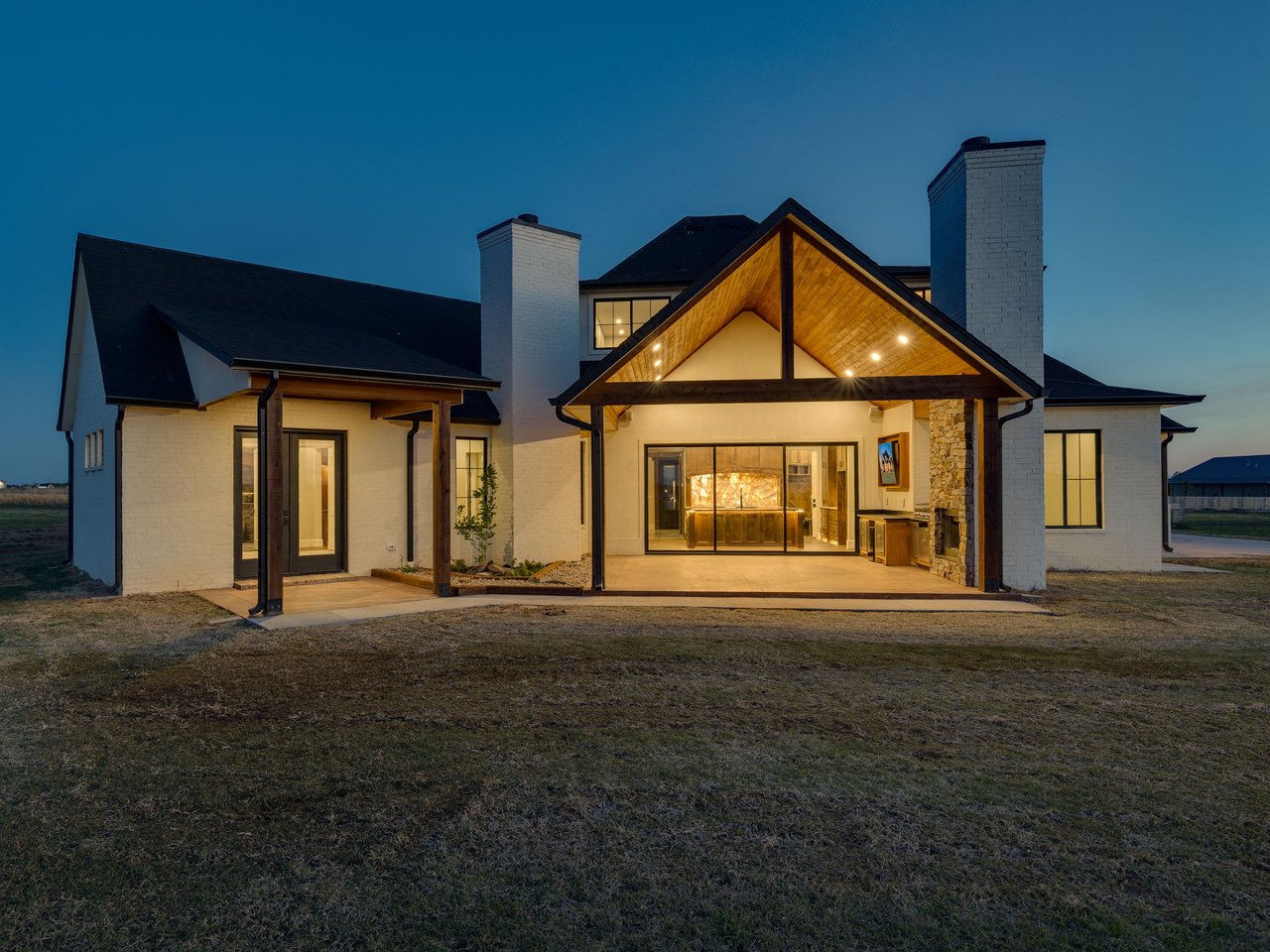 The Diamond Lodge in Mustang, Oklahoma: A Modern Mountain Masterpiece on Cimarron - Wyatt Poindexter - The Agency Oklahoma