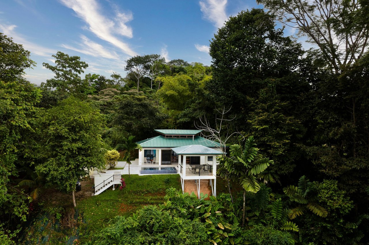 WONDROUS WHALE’S TAIL OCEAN VIEW HOME ABOVE UVITA