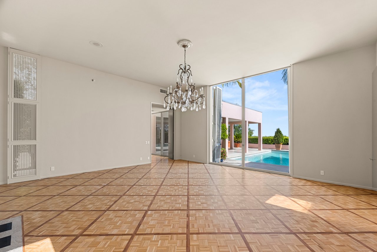 9032 Thrasher Ave, sunset strip