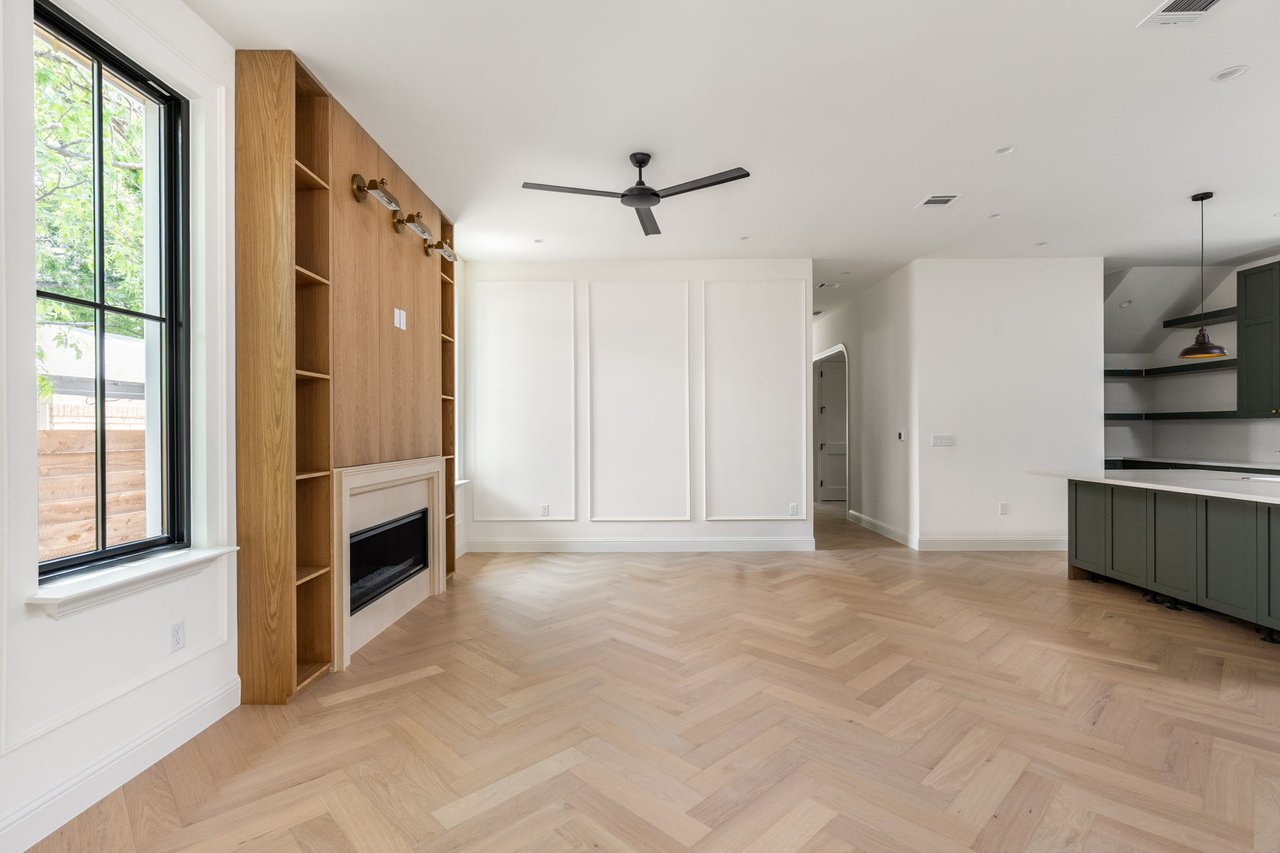 1208 Brentwood St