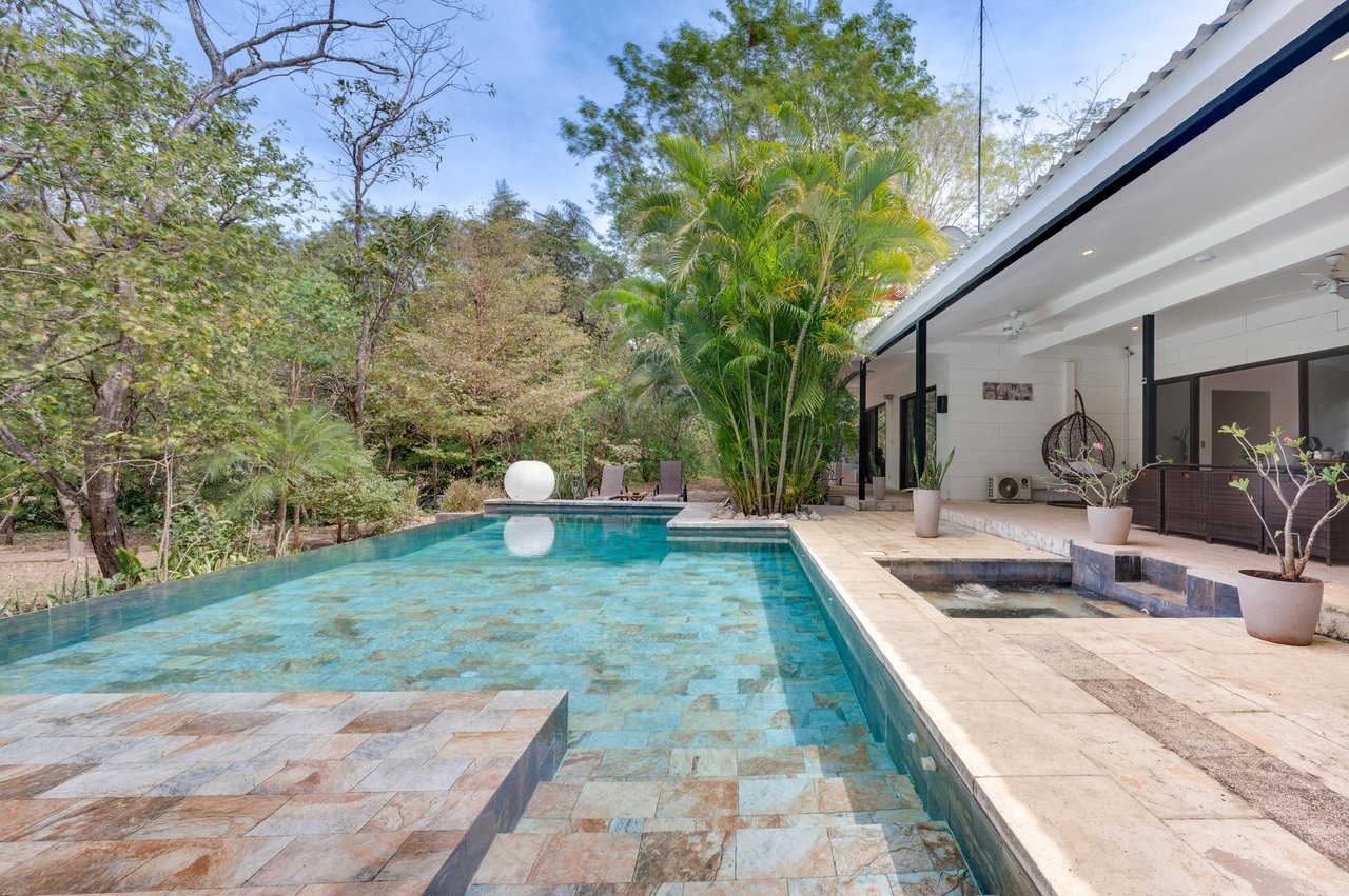 V-Iguana Finca Panamá | Large Property with Two Houses, Pool & Expansion Potential Near Tamarindo