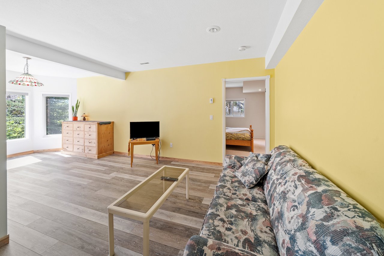 330 Canyon Close