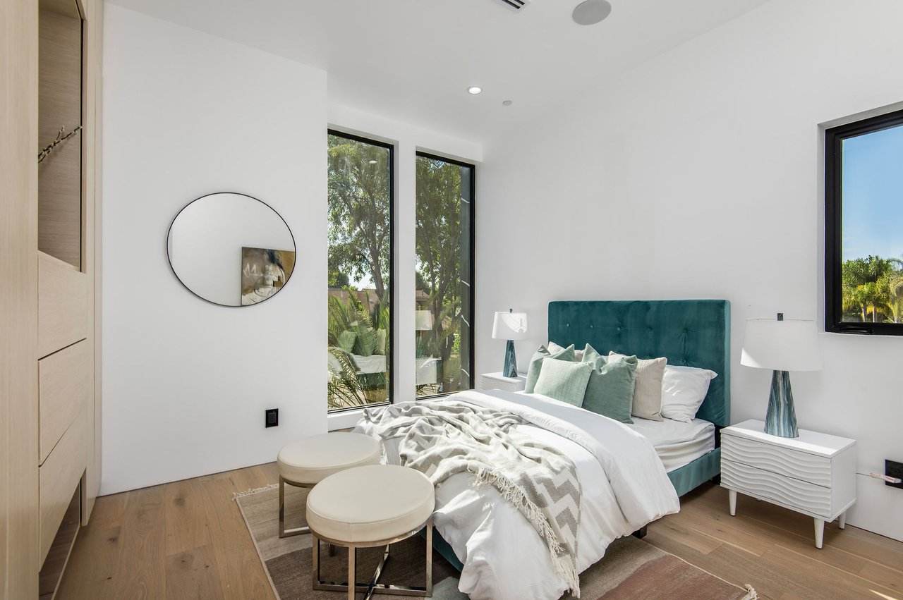 5132 Lindley Ave, Encino