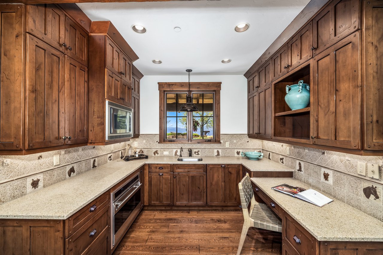 1092 The Summit Trail