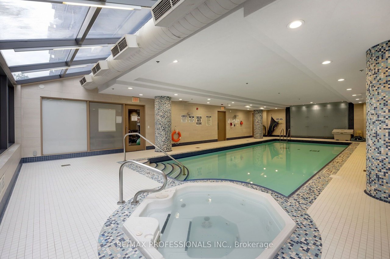 LOWER PENTHOUSE LUXURY 