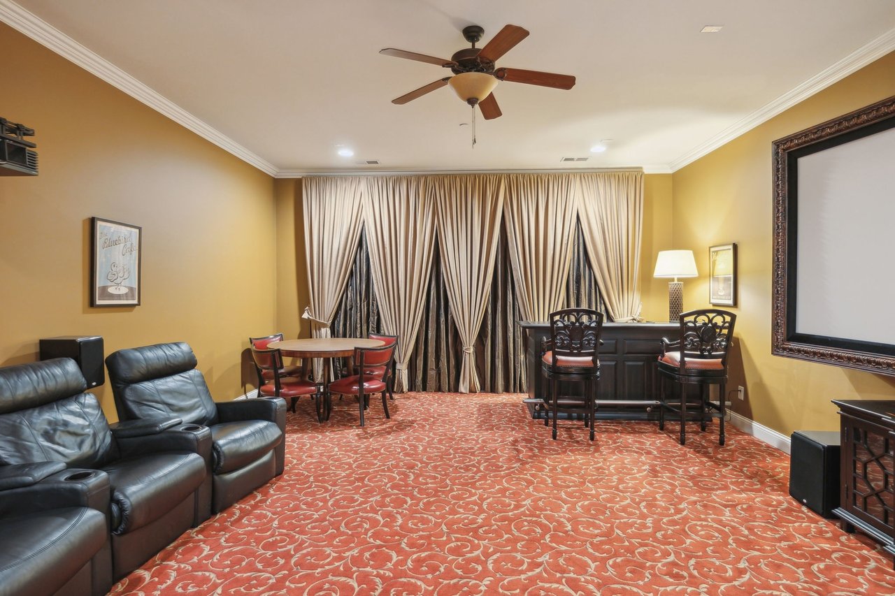 1025 Falling Leaf Cir