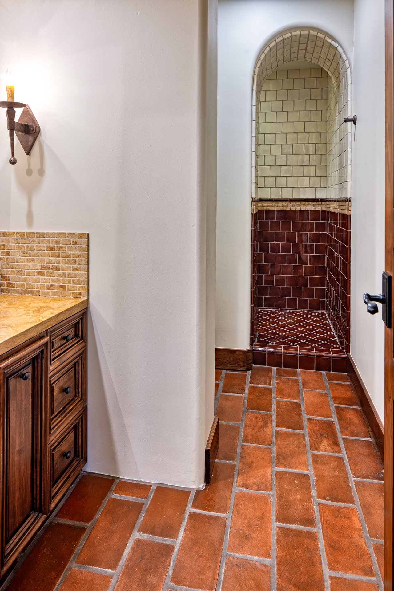 8243 N MOCKINGBIRD Lane