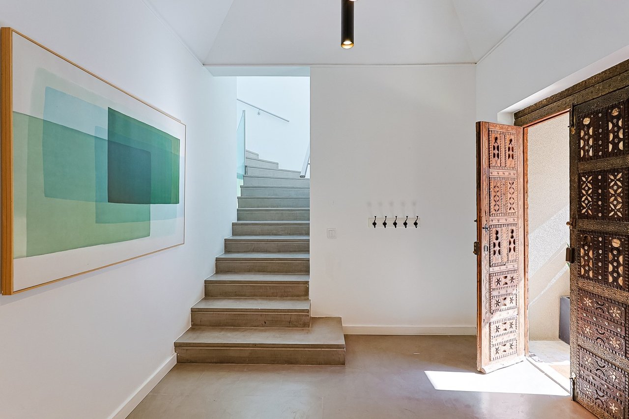 Stylish Renovated 5-Bedroom Villa with Pool in Monte Estoril’s Prestigious Avenida de Portugal