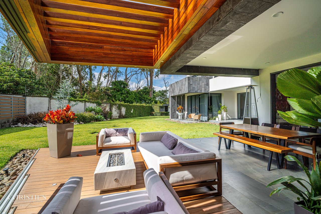 Modern Elegance with Panoramic Views – Exclusive Las Gemas Residence