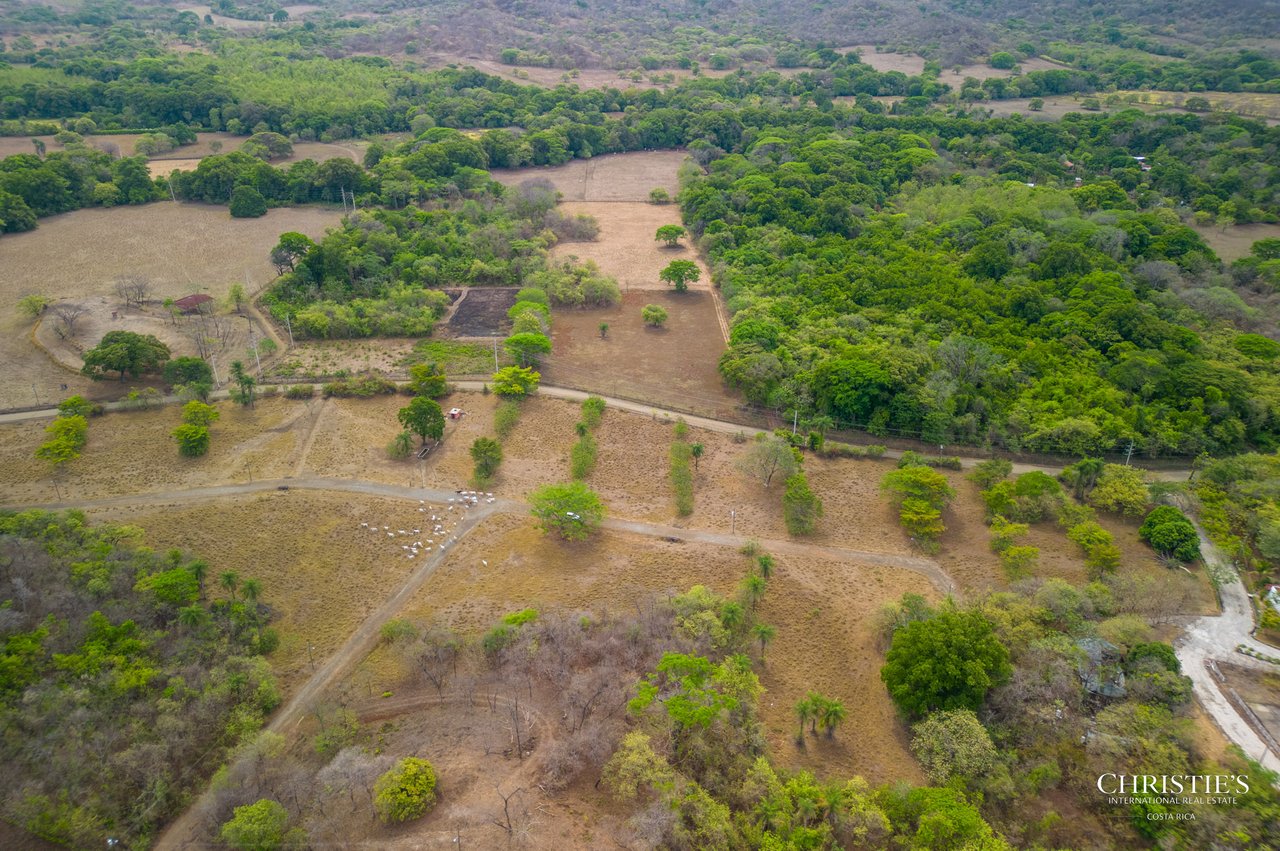 Commercial and Residential Lot for Sale in Colinas del Coyolar