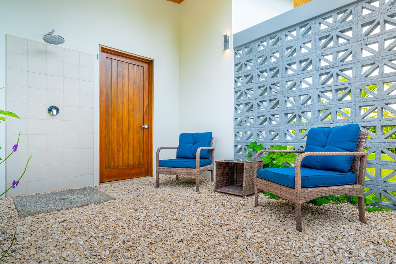Uvita Tropical Urban Home, New Quality Build!