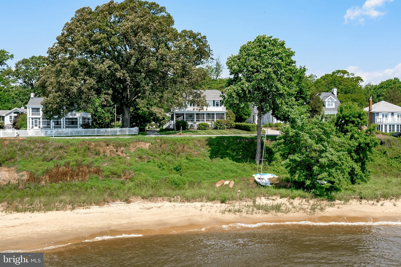 57 Bay Dr