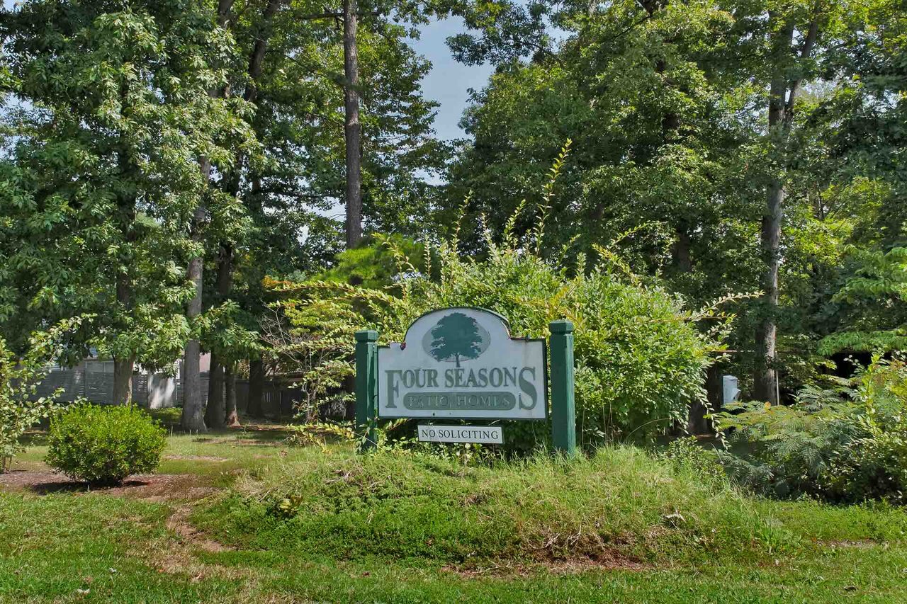 Four Seasons (Charlottesville)