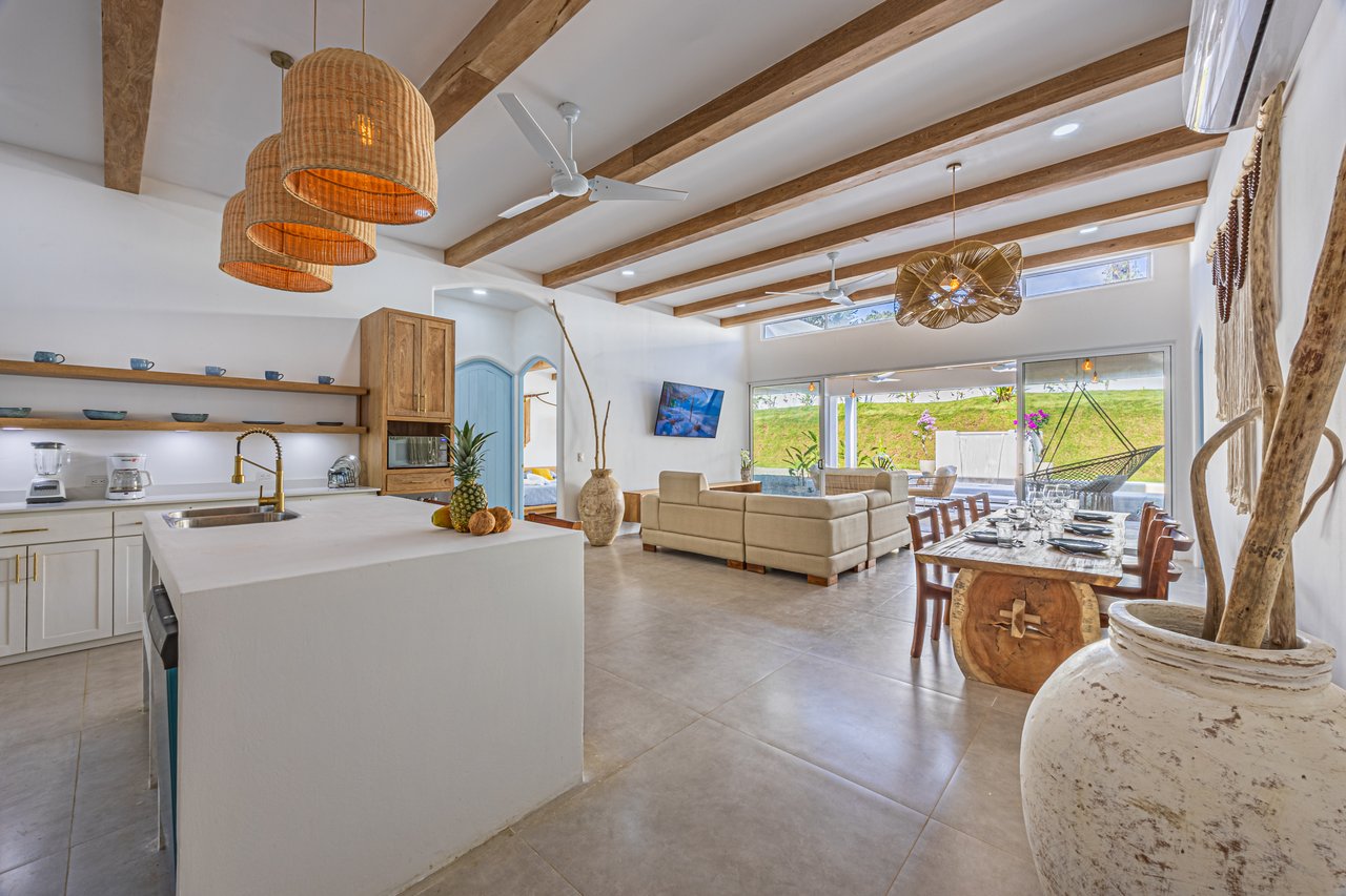 Villa Pacífica – Elegancia, Privacidad y Confort en Uvita  