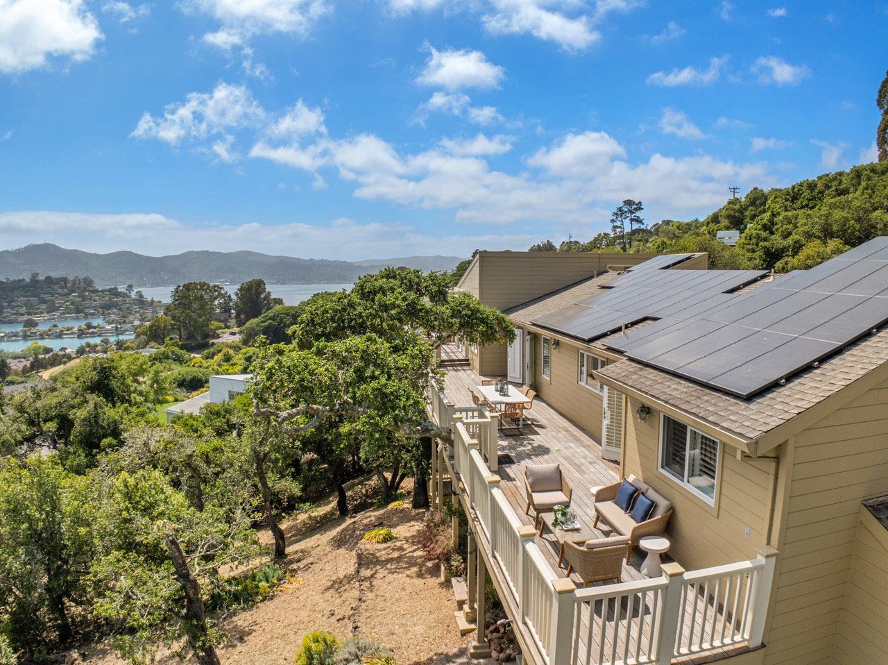 Picturesque and Private View Residence