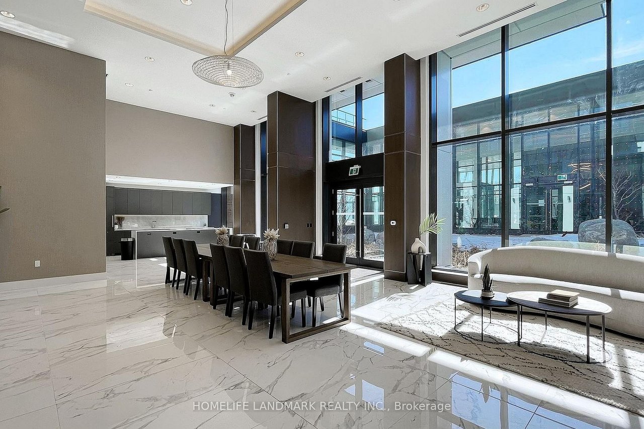 NORTH YORK'S PRESTIGIOUS COMMUNITY PENTHOUSE