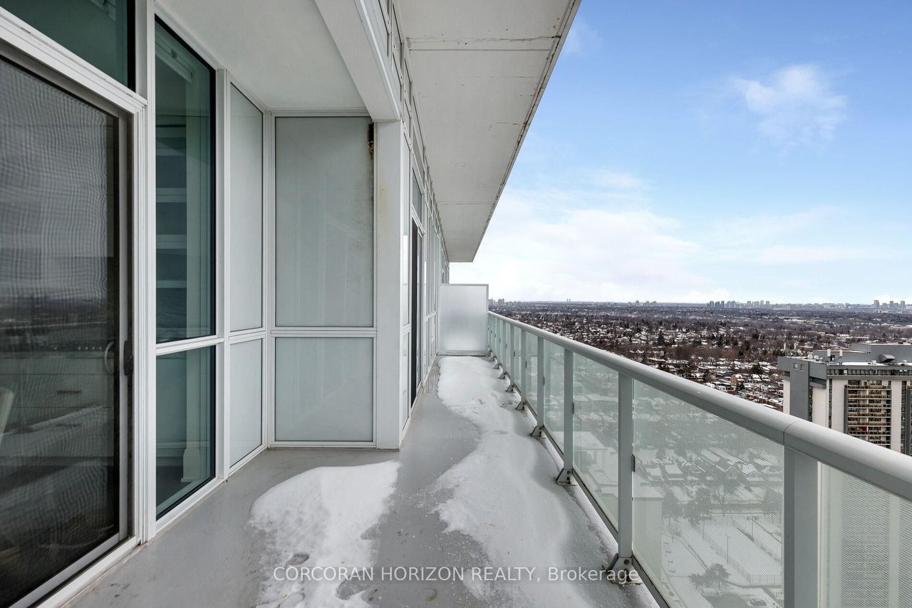 PENTHOUSE OPULENCE BY THE EGLINTON LRT