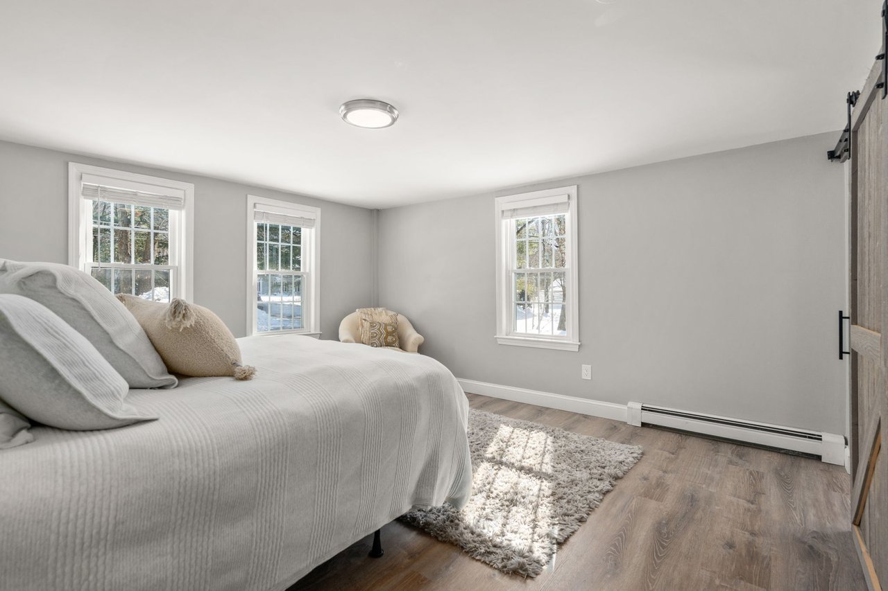 Adorable Farmhouse Right Off Route 3 in Hanover 