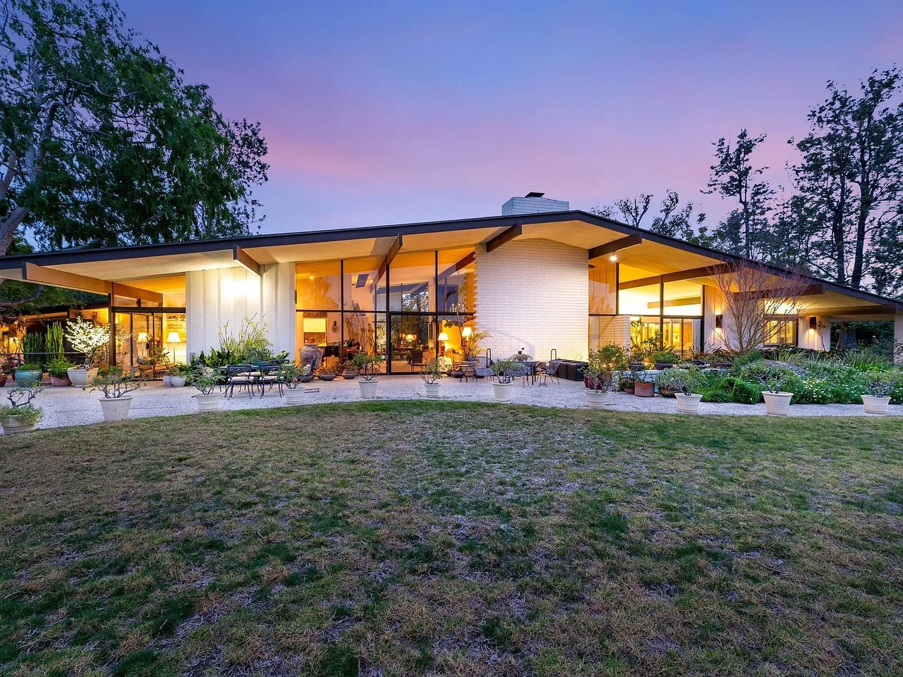 675 Fairway Dr, Camarillo, CA 93010