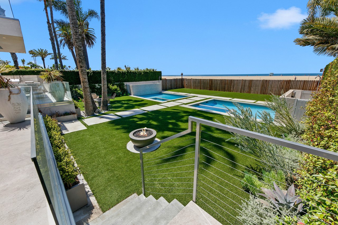 938 Palisades Beach Rd