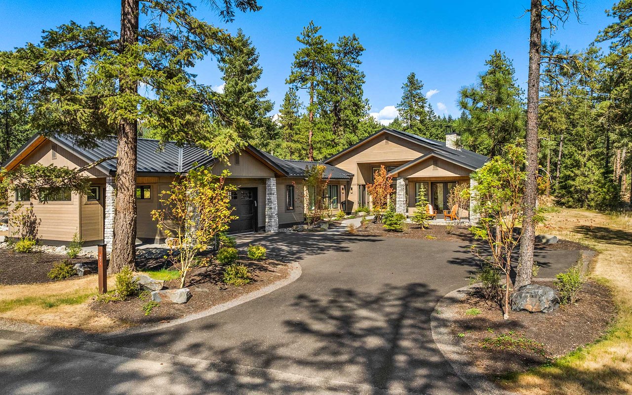 Luxurious Lake House Style in Suncadia by A+R Homes