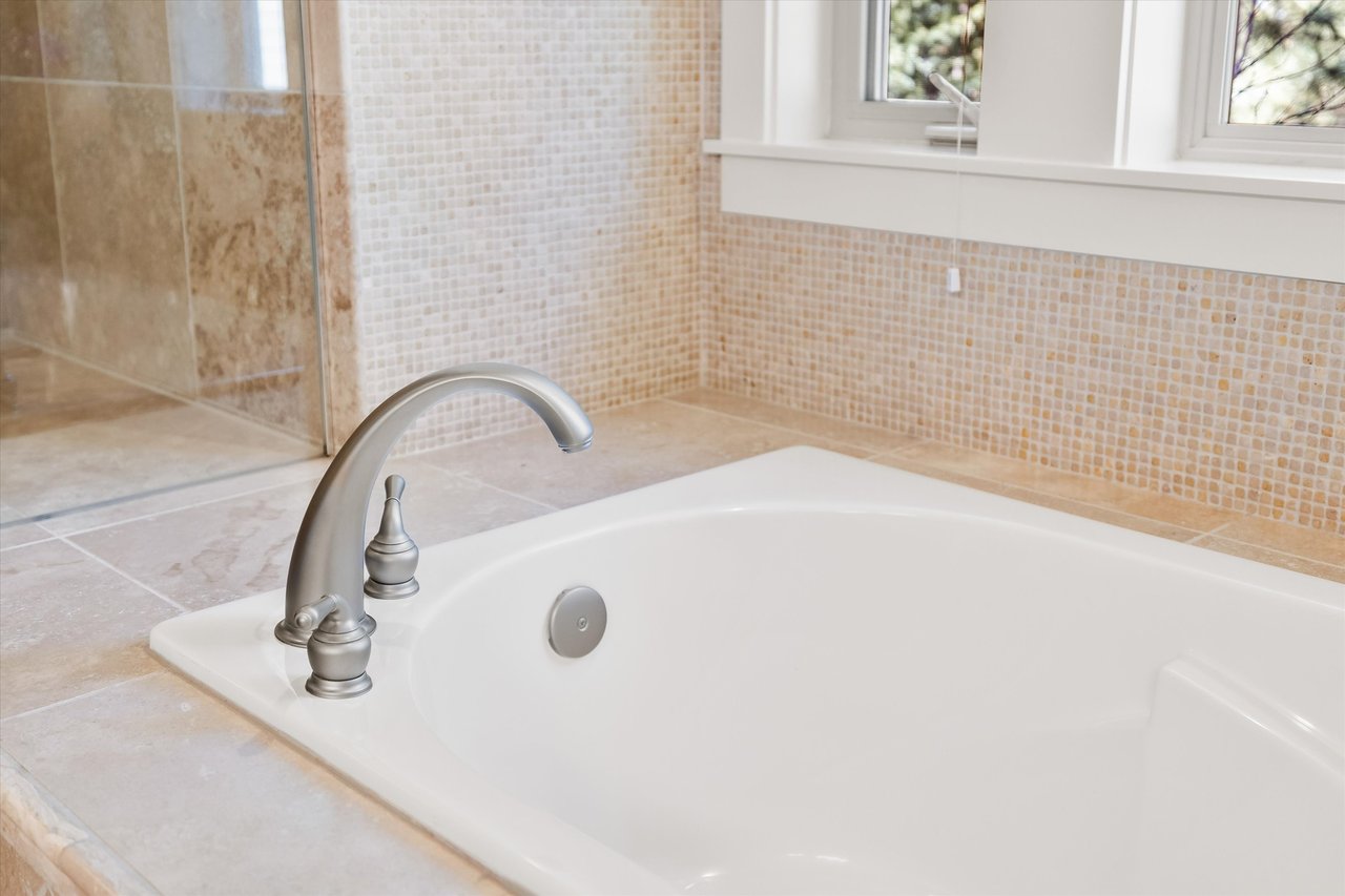 2589 NW Champion Circle