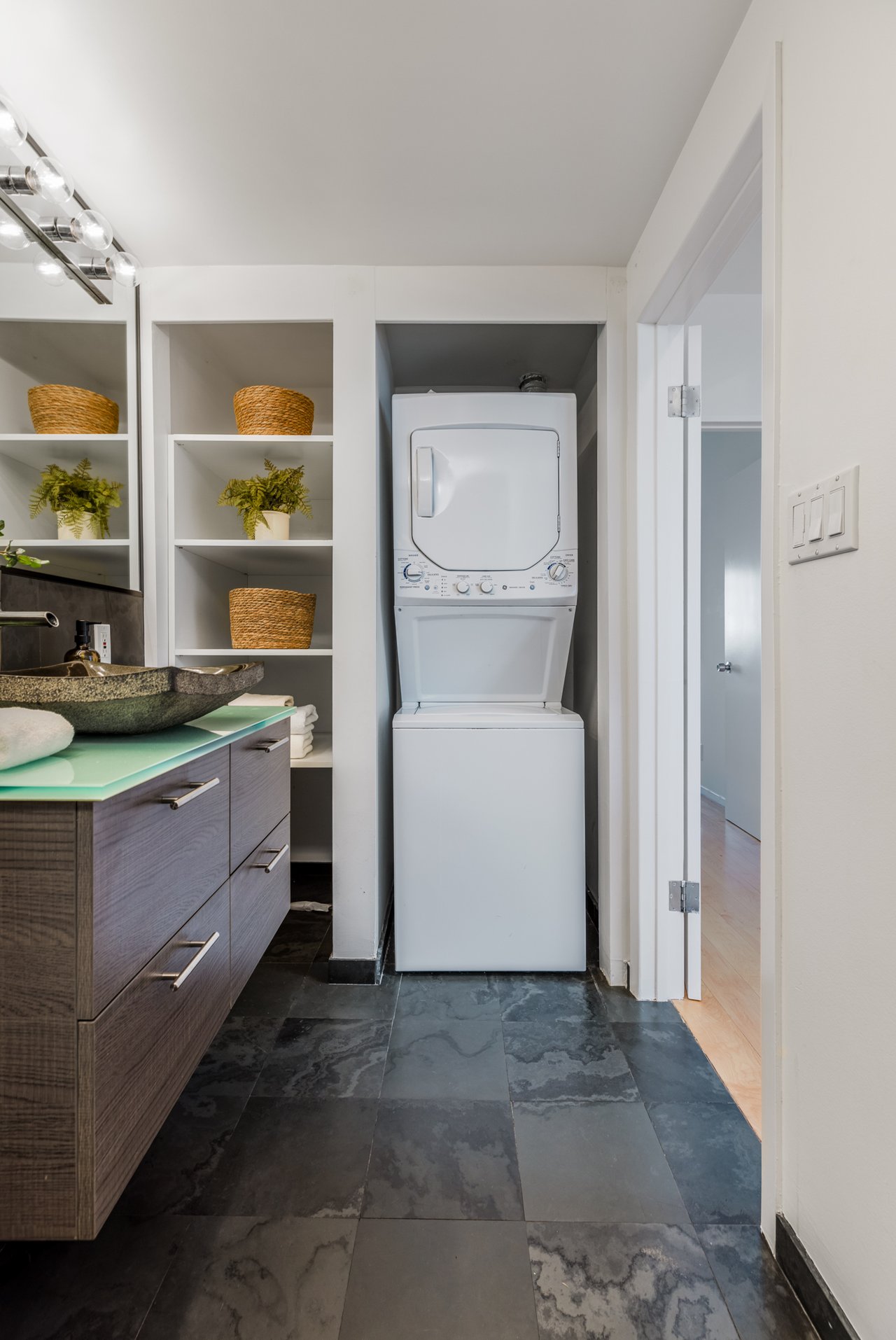 1133 N Clark St Unit: 303