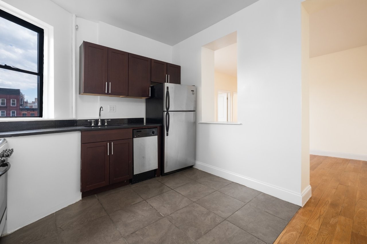 345 East 12th Street Unit: 15