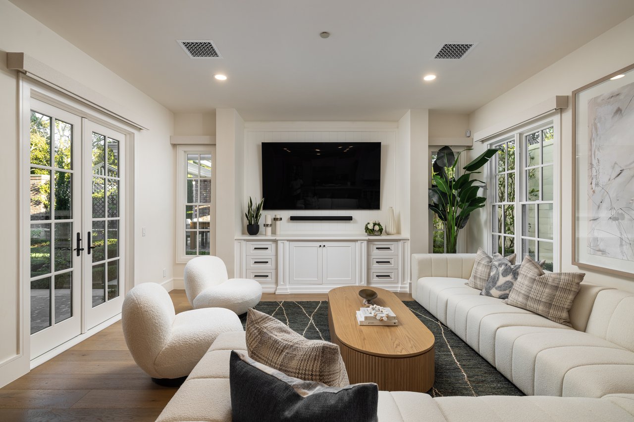 8 Gleneagles Drive
