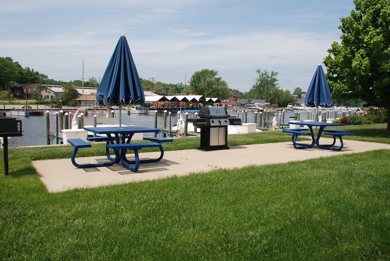 Island Pointe Marina