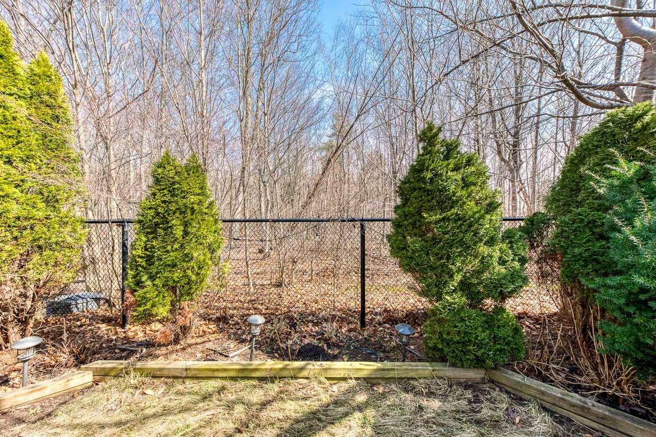 2066 Broadleaf Crescent